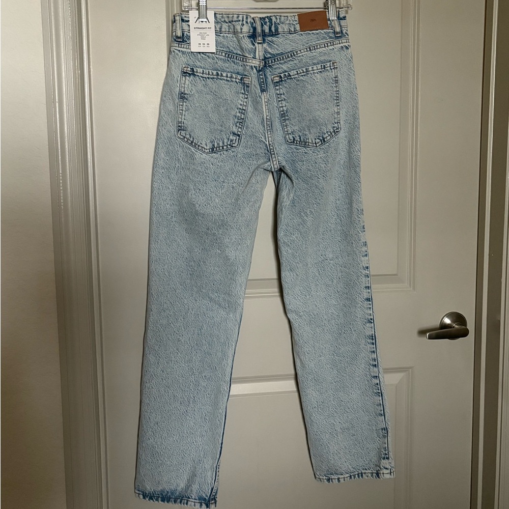 Zara Light Wash Straight Leg Women's Jeans - Picture 9 of 9